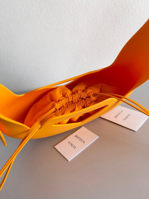 bo*te*ga Ve*ne*ta punch