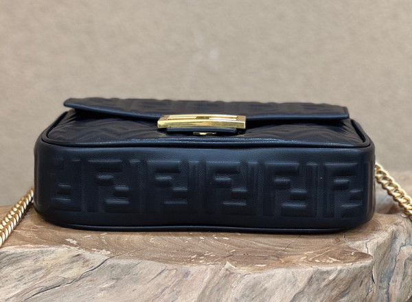 F**di baguette chain midi 397b98-24*14*7cm