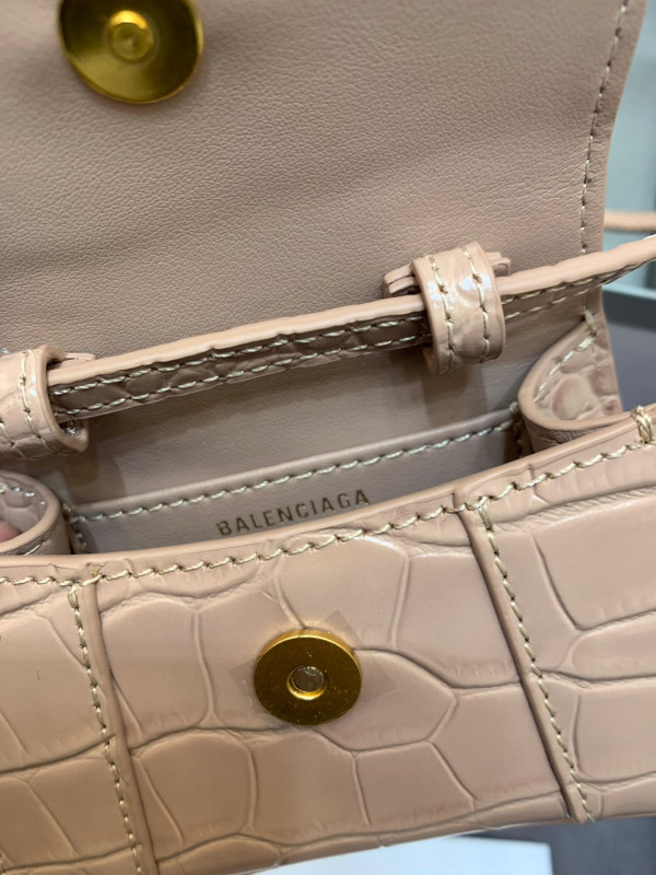 Ba*len*cia*ga hourglass