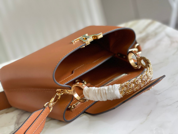 l0*is V*t0n capucines bb