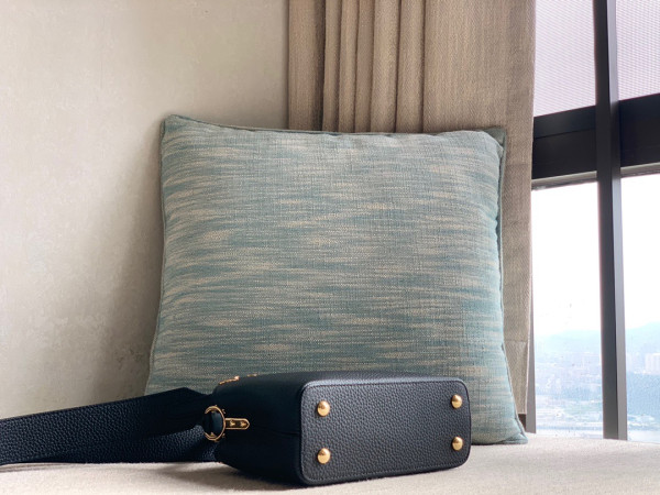 l0*is V*t0n capucines mini