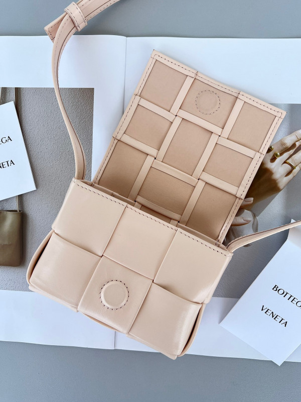 bo*te*ga Ve*ne*ta candy mini cassette-12*8*4cm