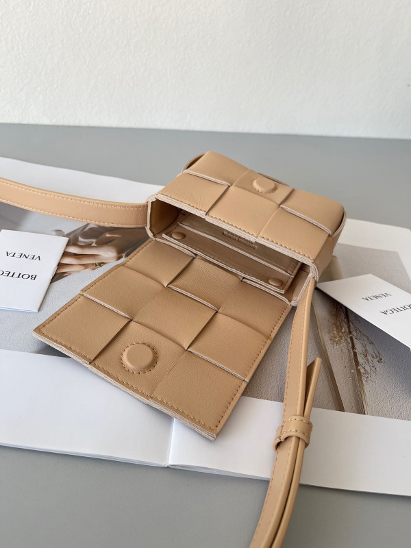 bo*te*ga Ve*ne*ta candy mini cassette-12*8*4cm