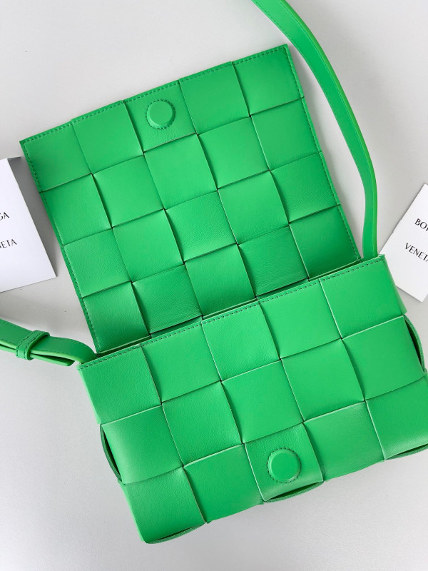 bo*te*ga Ve*ne*ta cassette