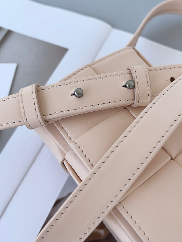 bo*te*ga Ve*ne*ta candy mini cassette-12*8*4cm