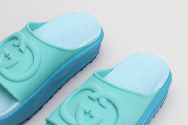 G*u*i slide with interlocking g