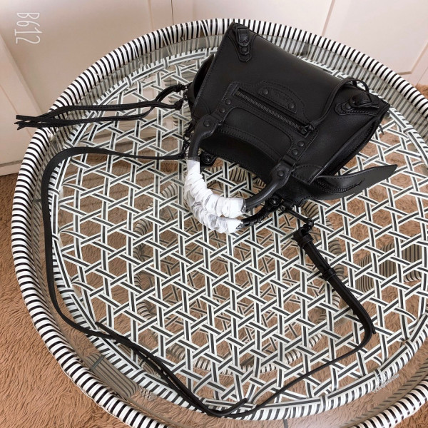 Ba*len*cia*ga neo classic mini top handle bag