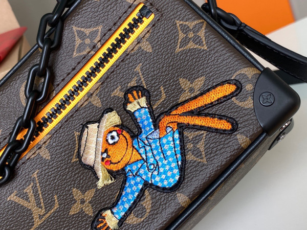 l0*is V*t0n soft trunk