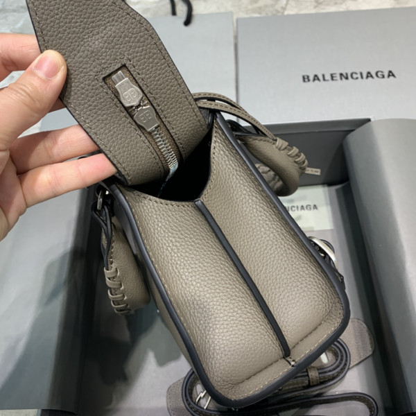 Ba*len*cia*ga neo classic mini top handle bag