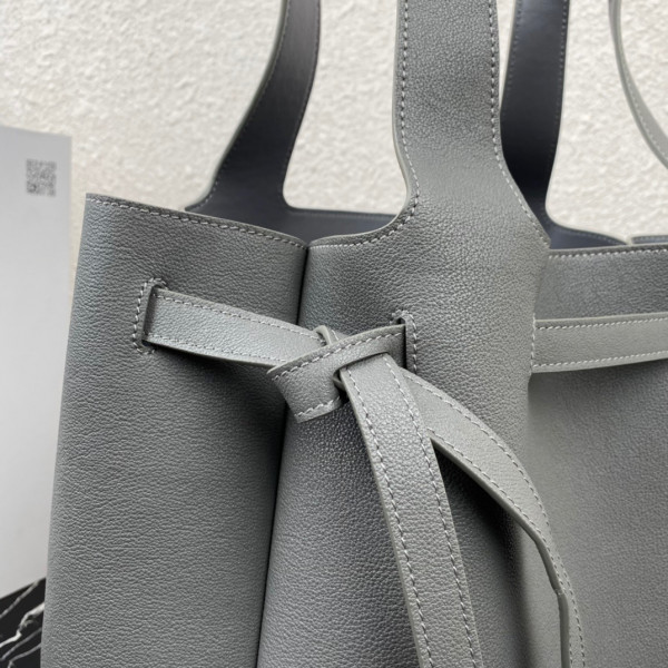 Pra*a leather tote