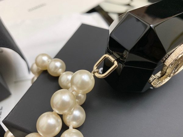 CL AIRPODS CASE PRO NECKLACE