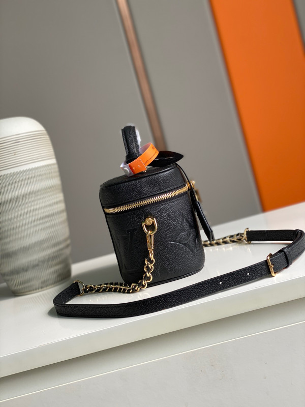 l0*is V*t0n vanity pm