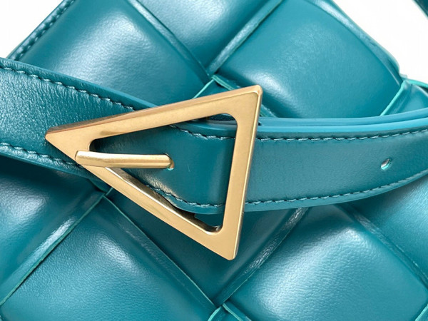 bo*te*ga Ve*ne*ta cassette