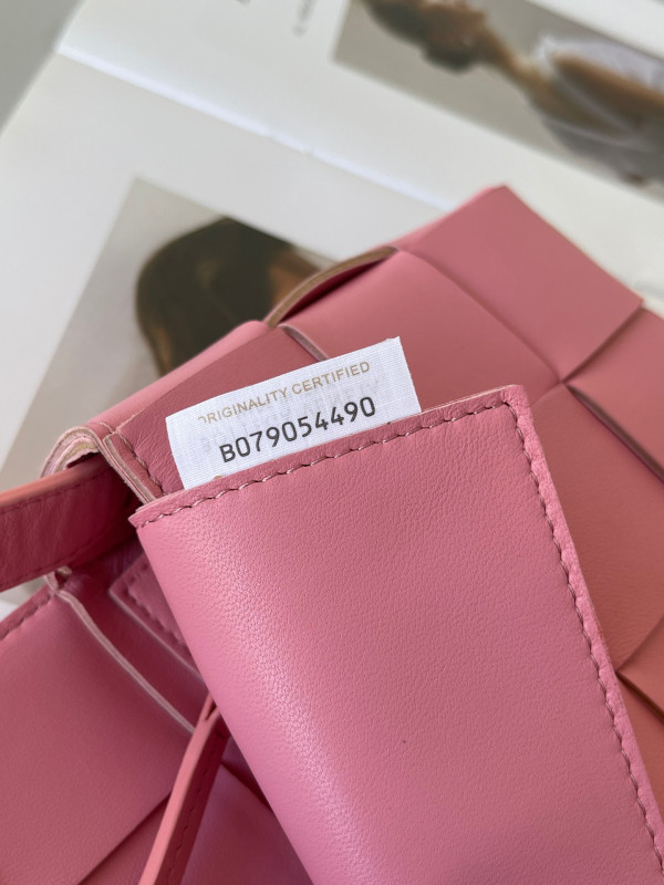 bo*te*ga Ve*ne*ta cassette