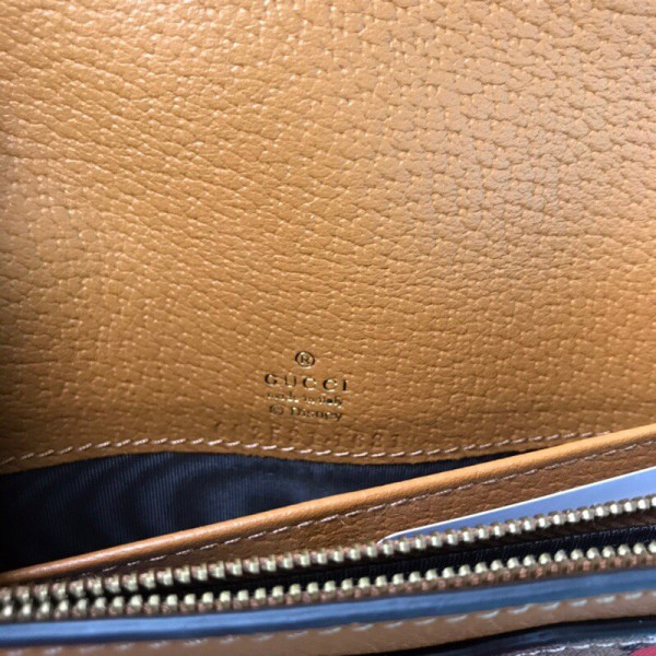 disney x G*u*i gg chain wallet