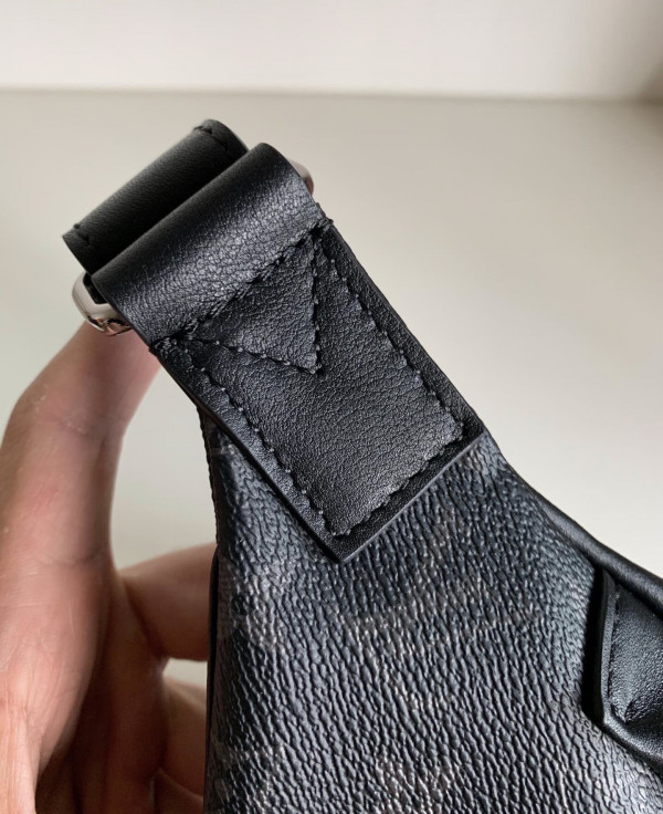 l0*is V*t0n discovery bumbag