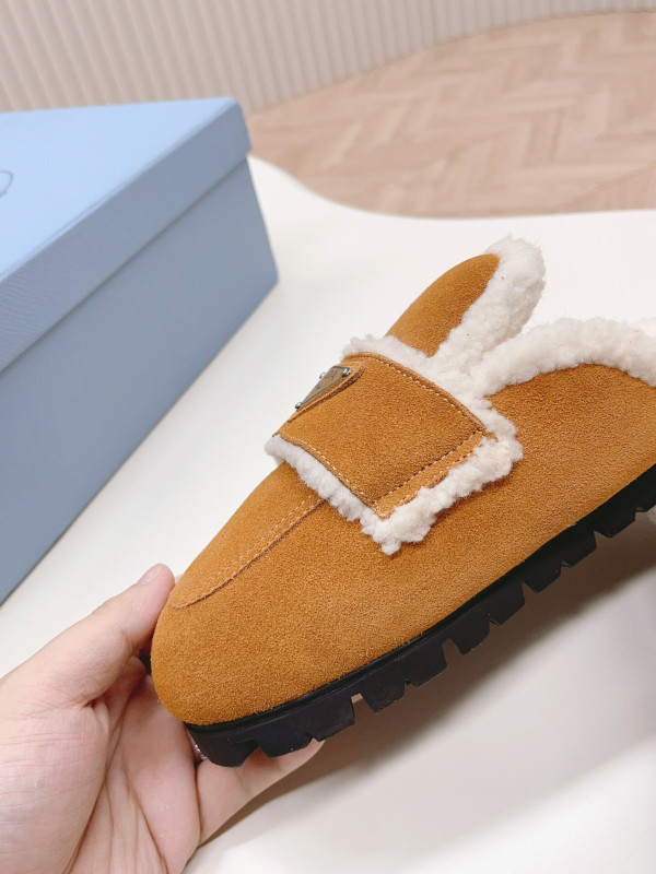 Pra*a shearling slippers