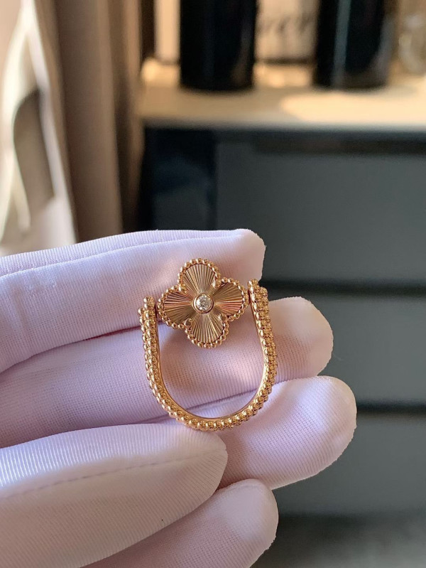 V*N CL*F & arpels  perlée reversible ring