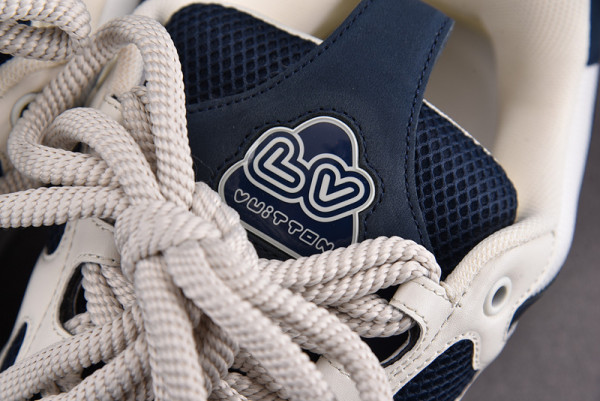 l0*is V*t0n sneakers