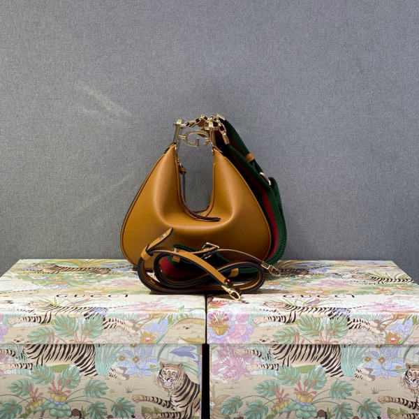 G*u*i attache small shoulder bag