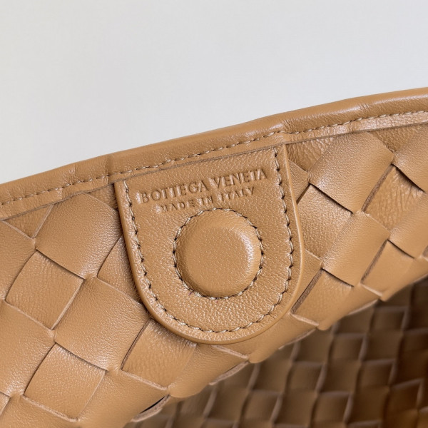 bo*te*ga Ve*ne*ta  classic sardine top handle bag