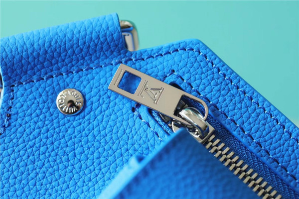 l0*is V*t0n takeoff slingbag