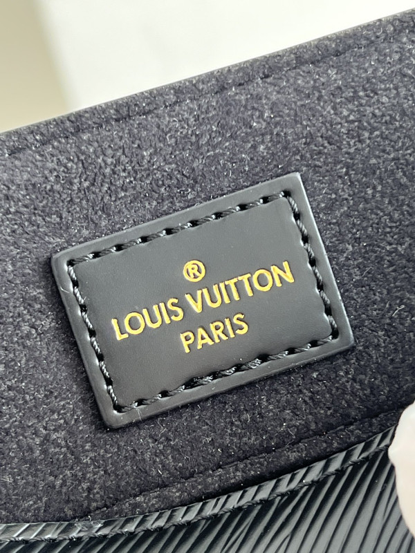 l0*is V*t0n petit sac plat