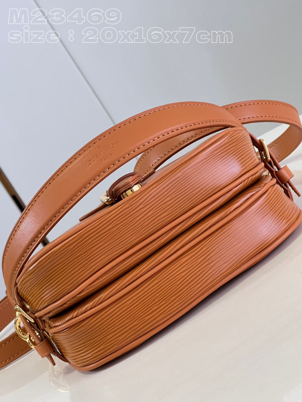 l0*is V*t0n saumur bb