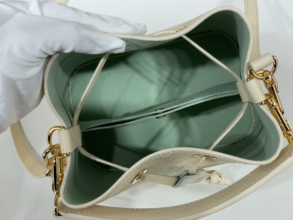 l0*is V*t0n nÉonoÉ bb