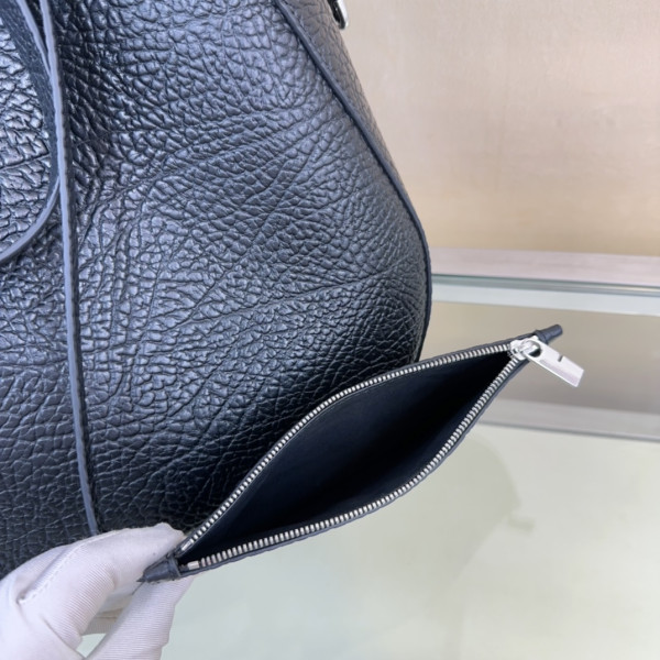 B**rry medium chess shoulder bag