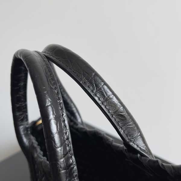 bo*te*ga Ve*ne*ta mini cabat-22*6.5*15.5cm