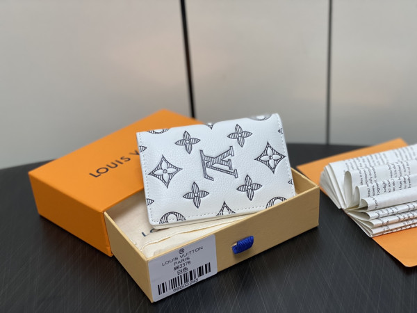 l0*is V*t0n pocket organizer-8*11.1*1 cm