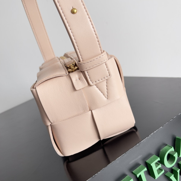 bo*te*ga Ve*ne*ta brick cassette-24*20*10cm