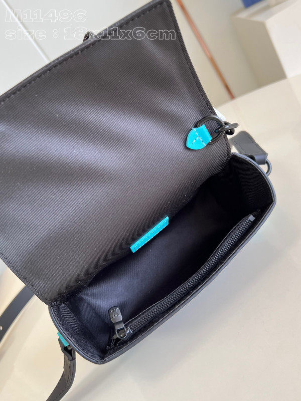 l0*is V*t0n steamer wearable wallet-18*11*6.5cm