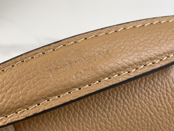 l0*is V*t0n pochette metis east west