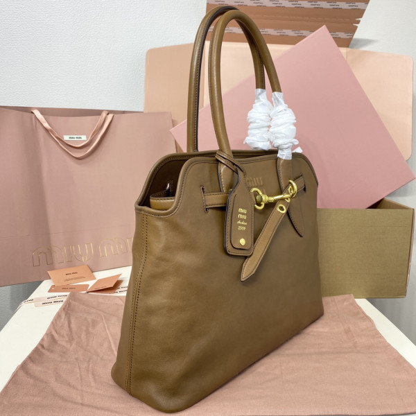 M*um*u aventure nappa leather bag