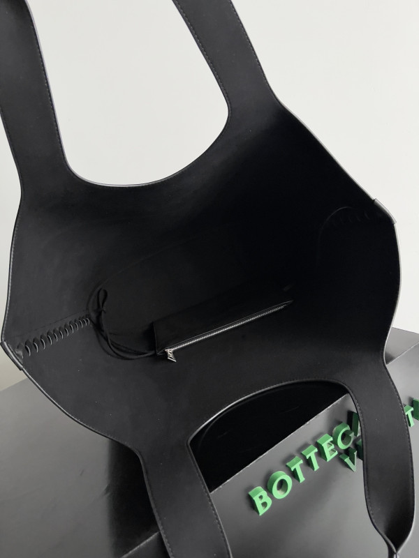 bo*te*ga Ve*ne*ta medium creek tote