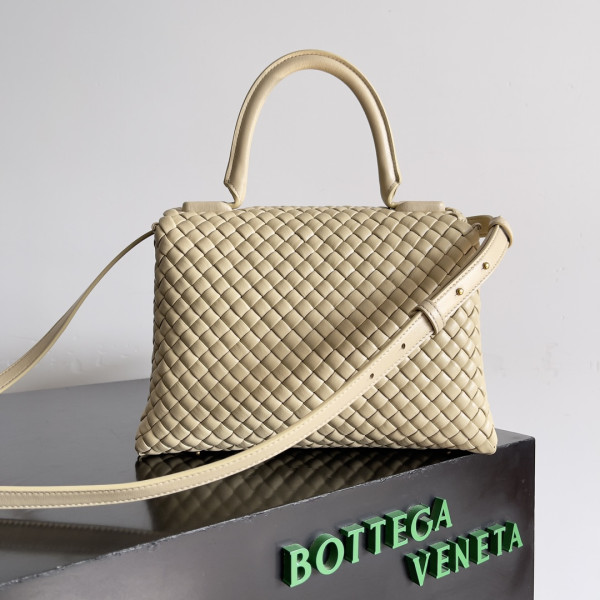bo*te*ga Ve*ne*ta patti top handle bag