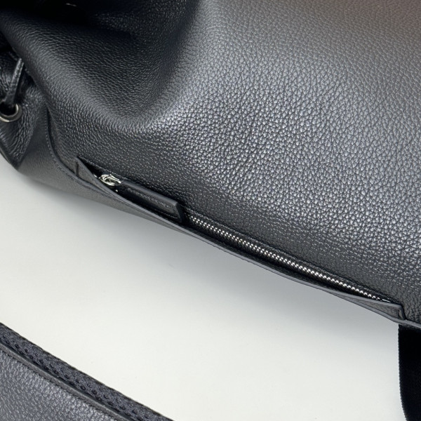 G*u*i large backpack with web