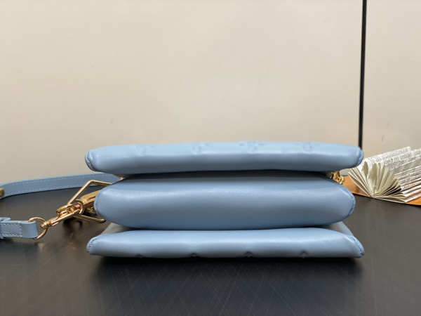 l0*is V*t0n coussin bb