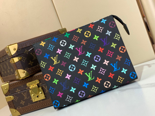 l0*is V*t0n toiletry pouch 26