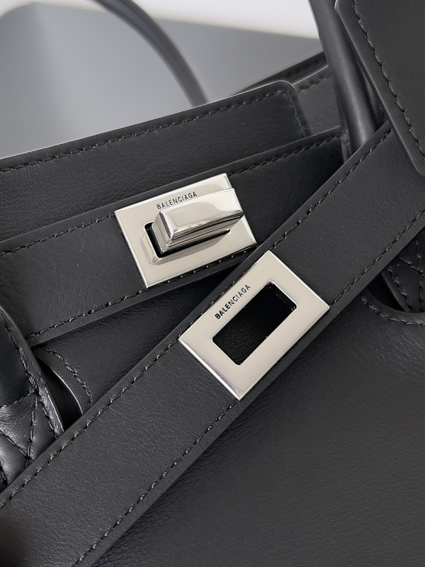 Ba*len*cia*ga bel air small carry all bag