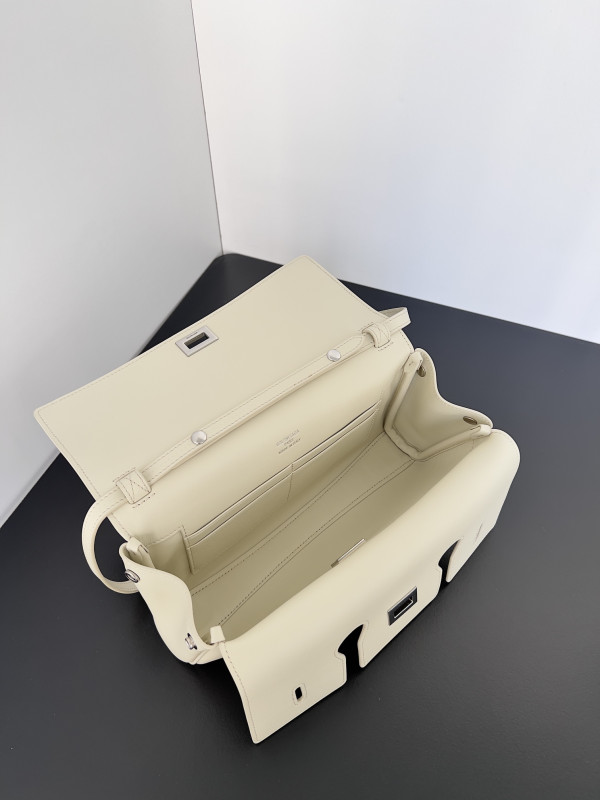 Ba*len*cia*ga bel air small clutch