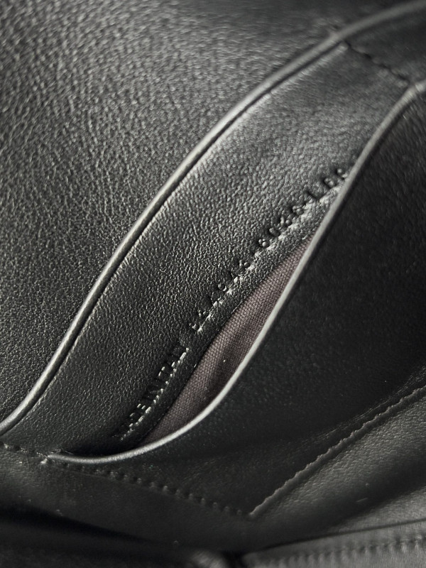 Ba*len*cia*ga bel air small clutch