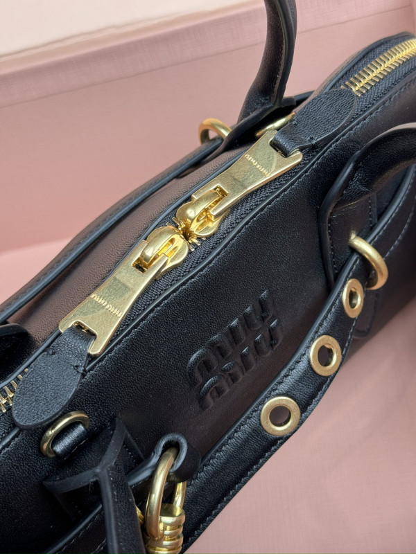 M*um*u aventure nappa leather top-handle bag