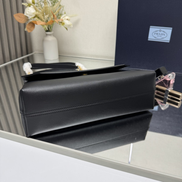 Pra*a doux medium leather shoulder bag-29*16*9.5cm