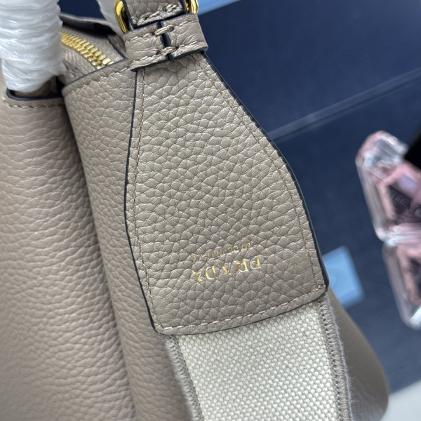 Pra*a small leather bag - 23*21*10cm