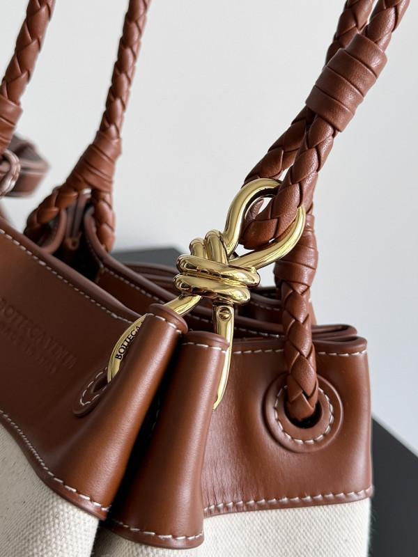 bo*te*ga Ve*ne*ta small parachute  - 21*17*16cm