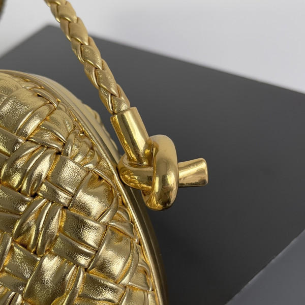 bo*te*ga Ve*ne*ta knot minaudiere on strap