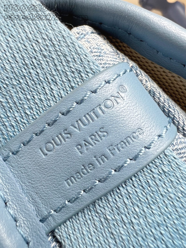 l0*is V*t0n bosphore wearable wallet